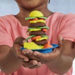 Play-Doh Restoran set za igru pripreme hamburgera i drugih jela od plastelina