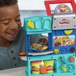 Play-Doh set za igru pripreme i posluživanja jela od plastelina Restoran